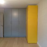 Угловой серо-желтый шкаф №490 Угловой серо-желтый шкаф №490 вид сбоку