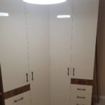 Угловой шкаф с выдвижными ящиками №435 Угловой встроенный шкаф в прихожей №437